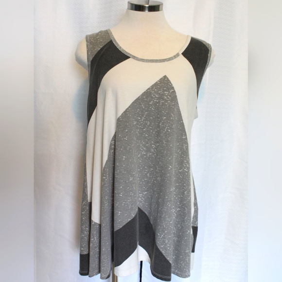 LuLaRoe Tops - LulaRoe Gray Tank Top (M)